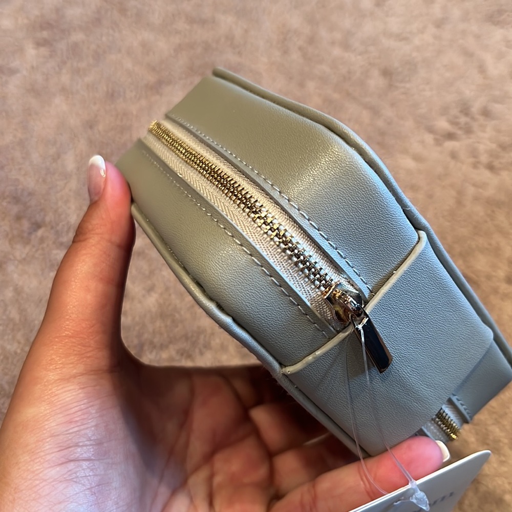 Travel Accessory Box - Picture 2 of 4